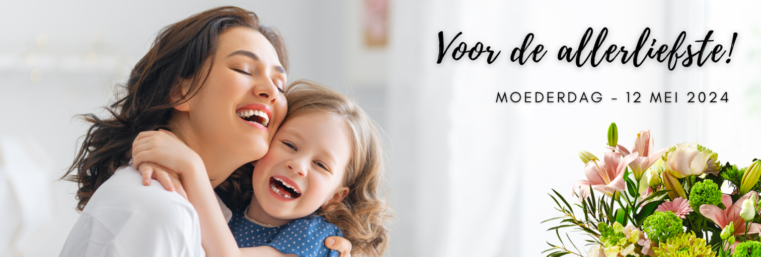Foto van moeder die dochter innig omhelst na ontvangst van een boeket om moederdag te vieren